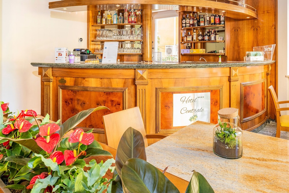Hotel Centrale 35/50