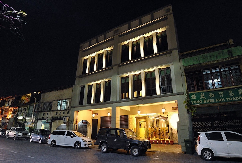 The Ranee Boutique Suites 66/74