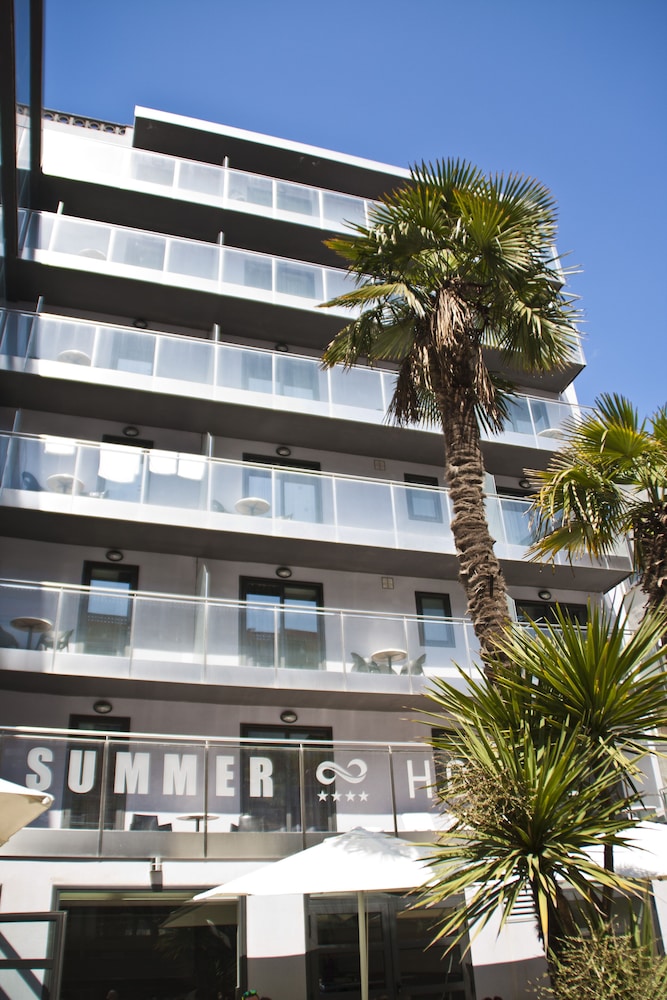 Summer Hotel 3/33