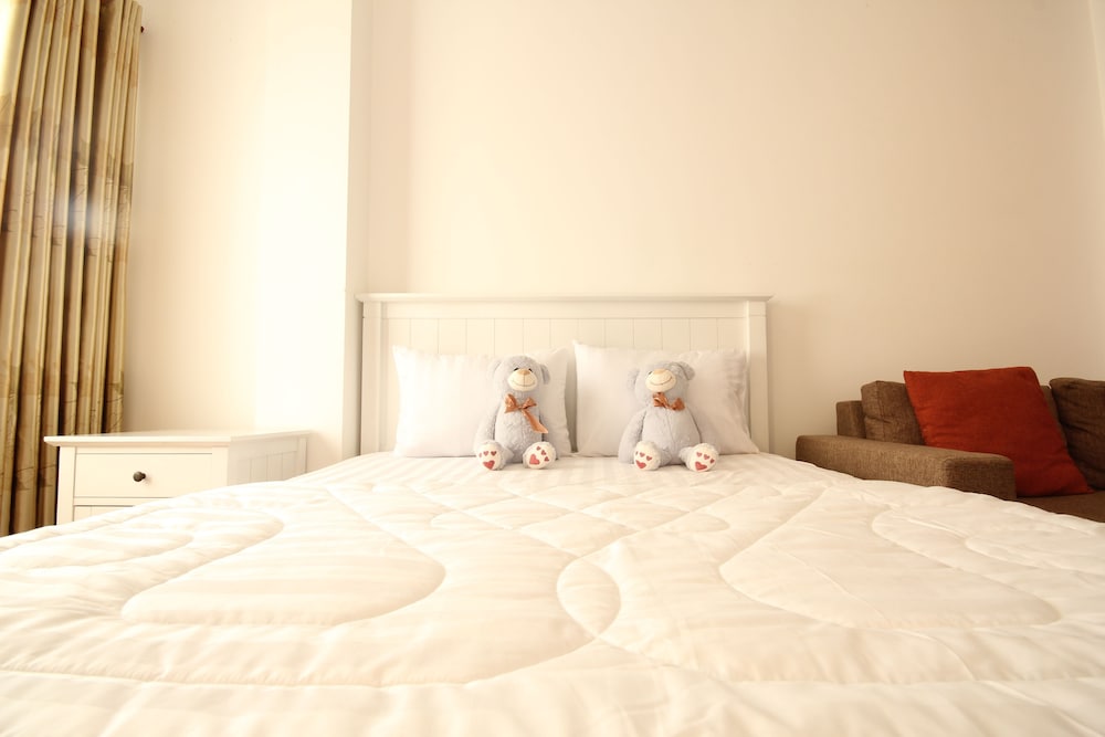 Smiley Apartment 3 13/50