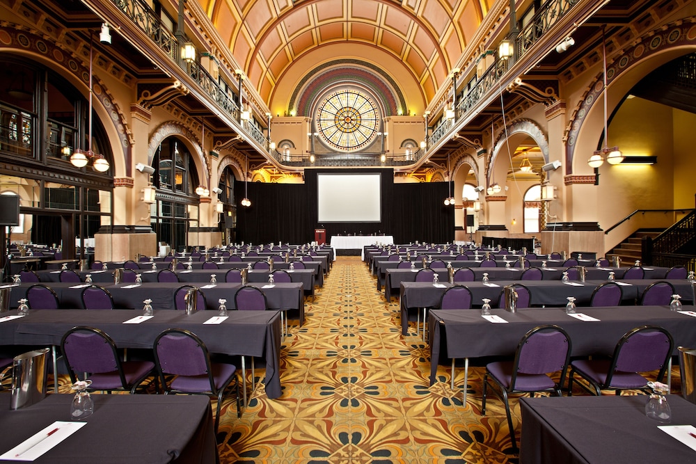 Crowne Plaza Indianapolis Downtown Union Station 66/81