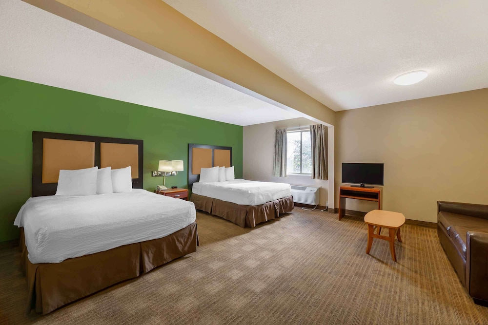 DELUXE, STUDIO, MULTIPLE BEDS