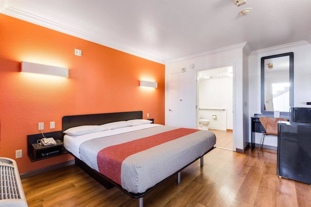 Motel6 San Jose, CA - Convention Center 26/60