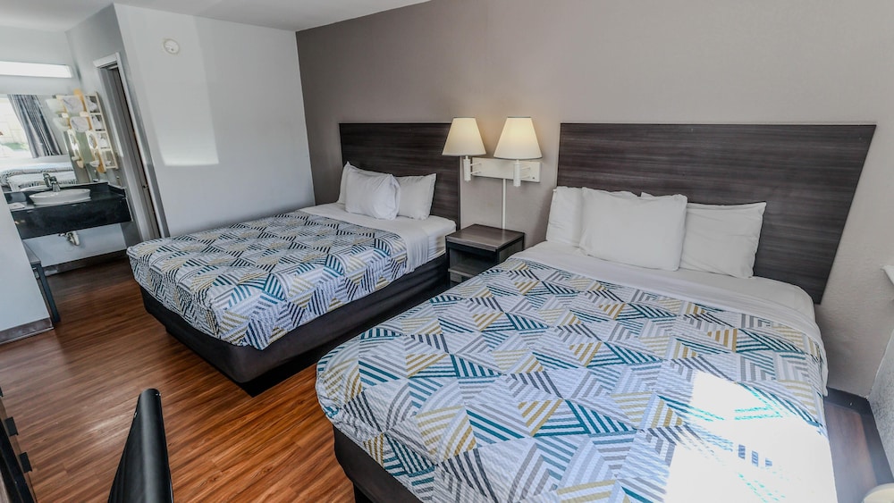 STANDARD, 2 QUEEN BEDS