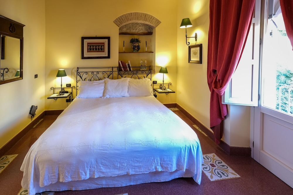 1 BEDROOM, SUPERIOR, DOUBLE BED, SOFA