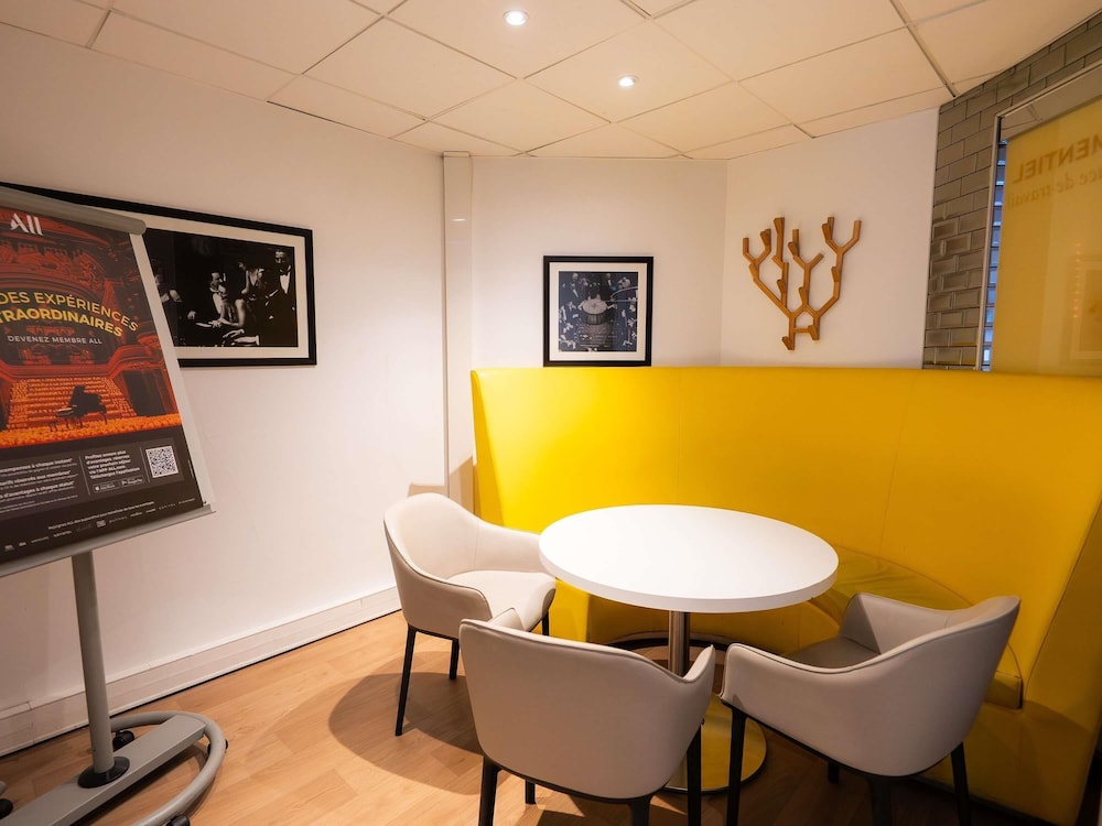 Mercure Paris Massy Gare TGV 44/76