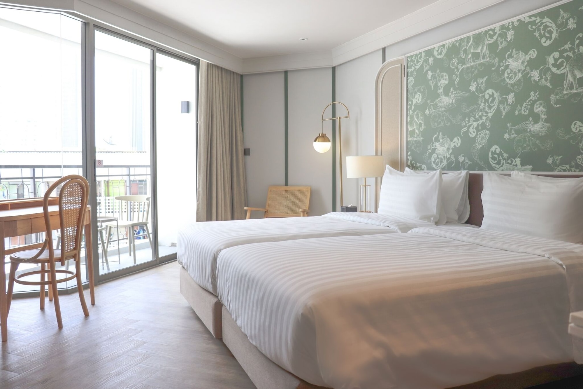 SUPERIOR TWIN BEDS WITH BALCONY