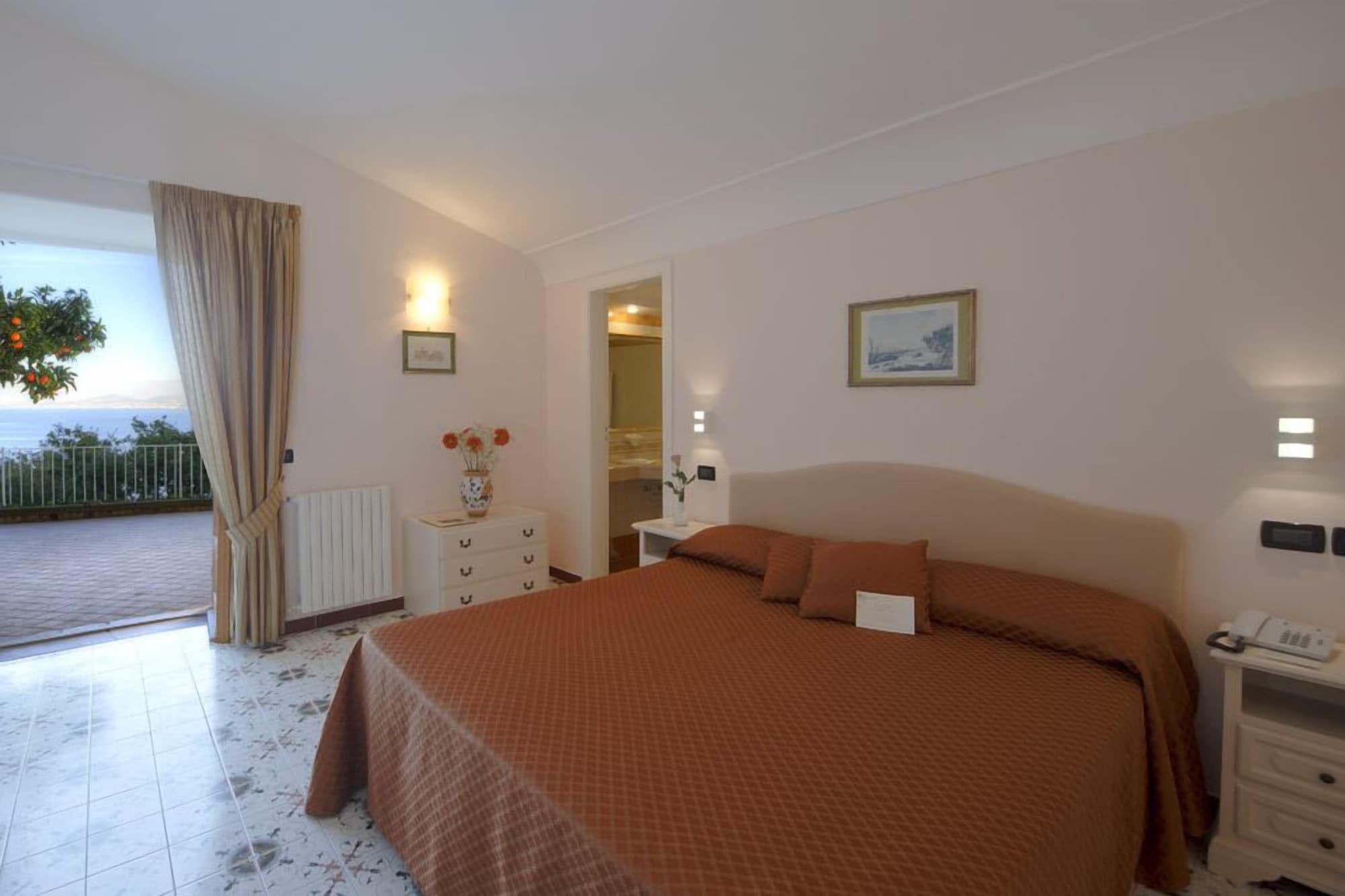 CLASSIC, DOUBLE OR TWIN BED, PARTIAL SEA VIEW