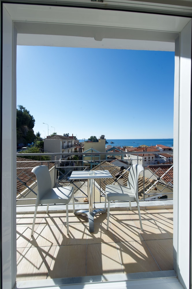 SAN NECTARIOS HOTEL 32/50