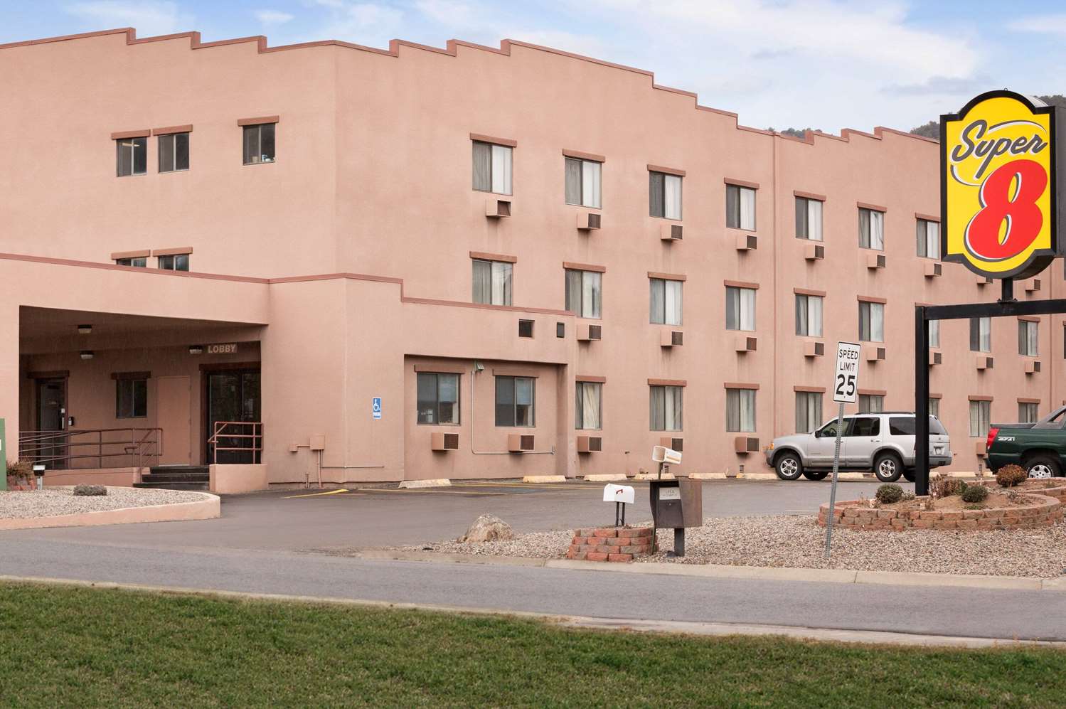 Super 8 By Wyndham Durango 4/30