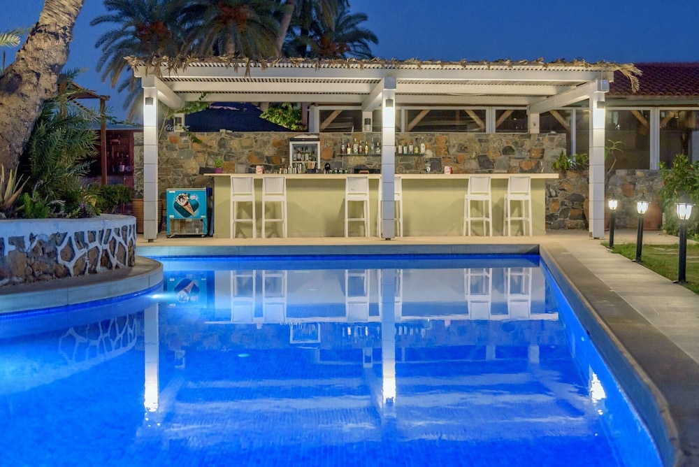 Zeus Hotels Palm Beach Hotel 6/63