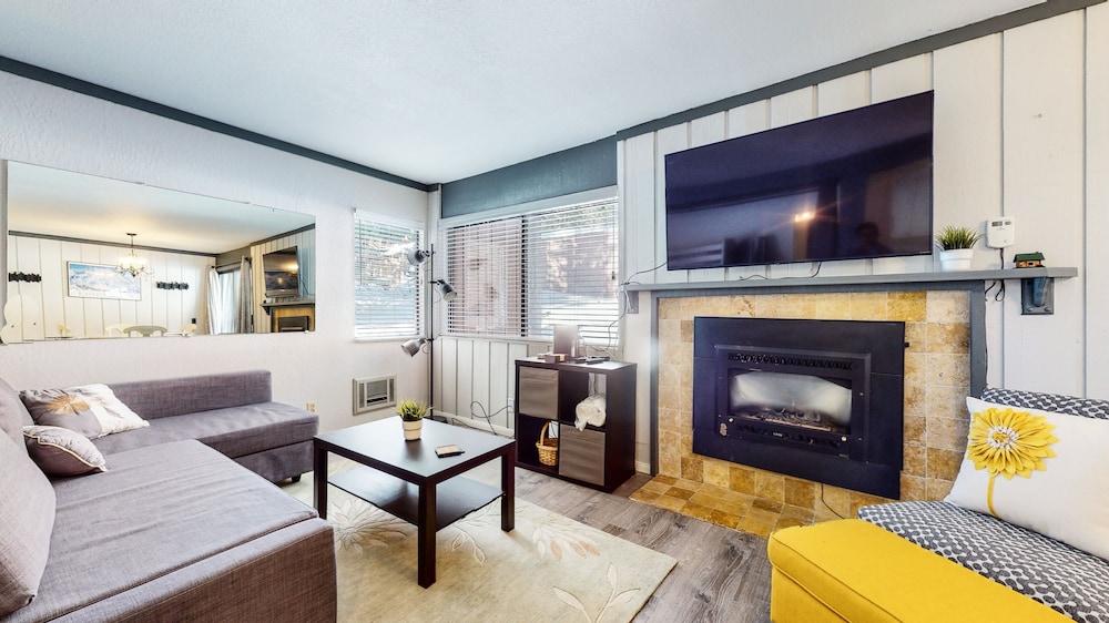 Mammoth Ski &amp; Racquet Club 32/50