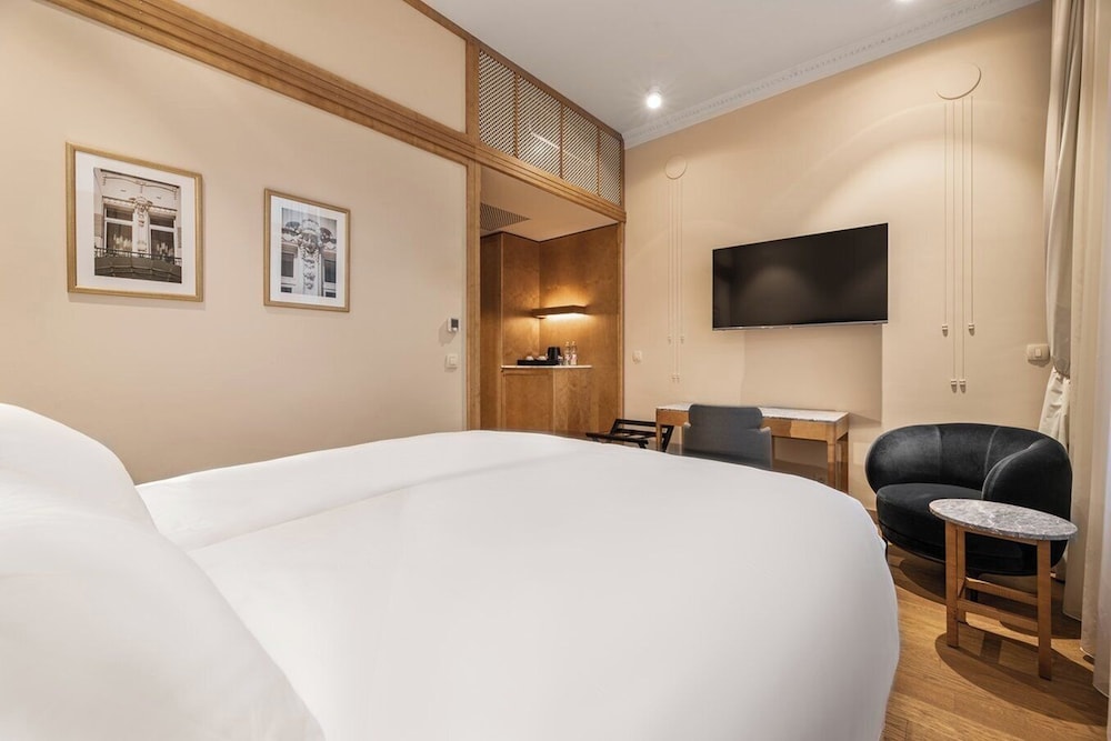 Comfort, Superior, Single, Queen Bed