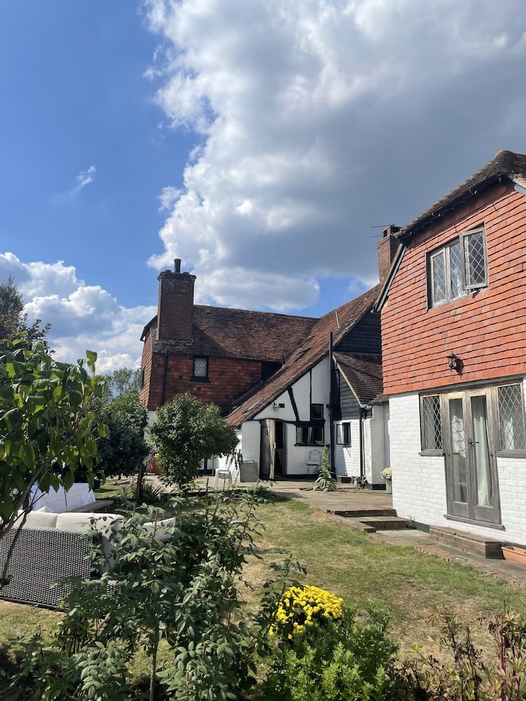 Dunsfold B&amp;B 41/44