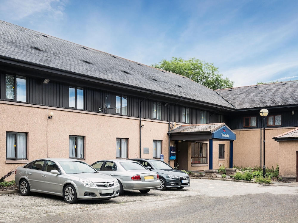 Travelodge Aberdeen Airport 22/25