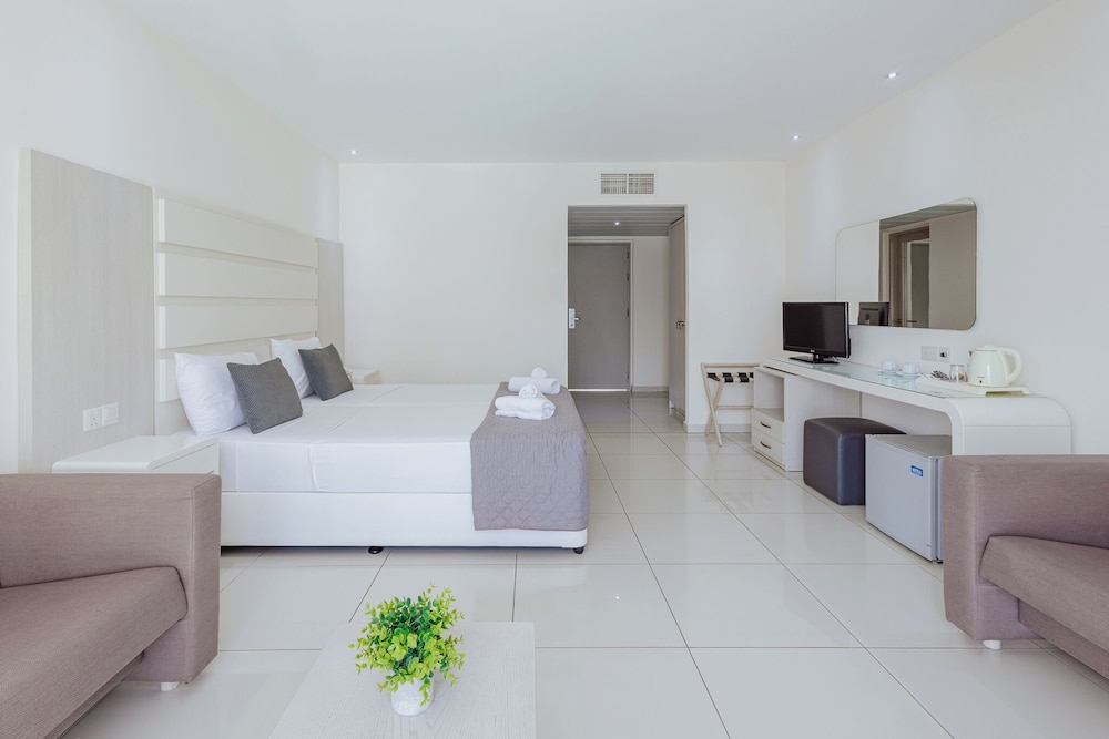Tasia Maris Oasis Hotel 30/77