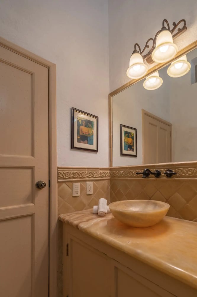 GRAND, STUDIO, SUITE, HOT TUB