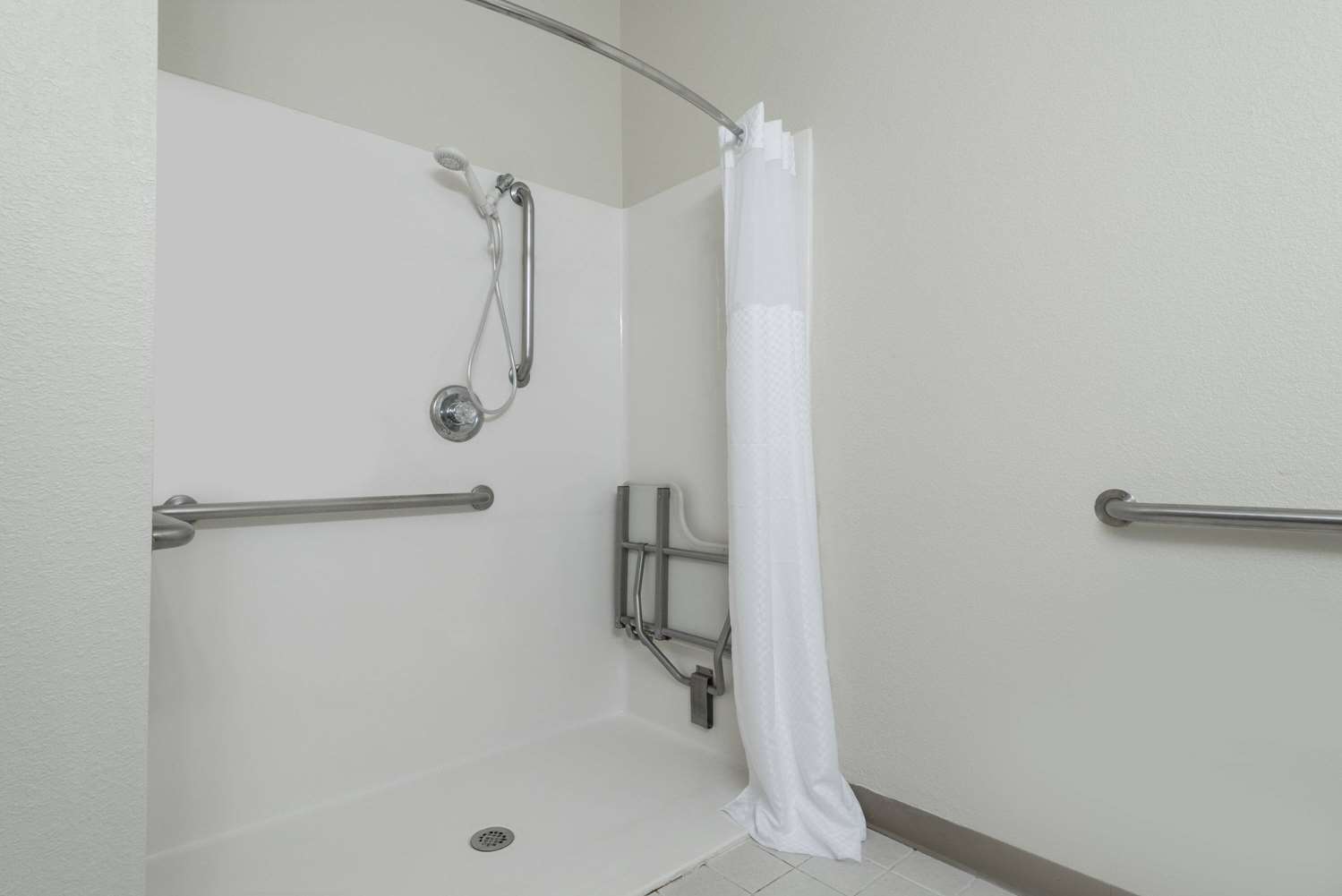 Baymont by Wyndham Noblesville 16/16