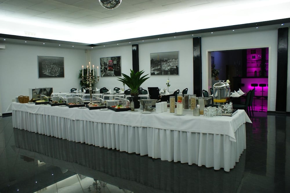 Hotel Ruhen 10/56