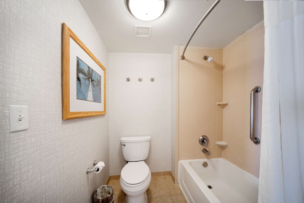 Hampton Inn Suites Madera 19/47