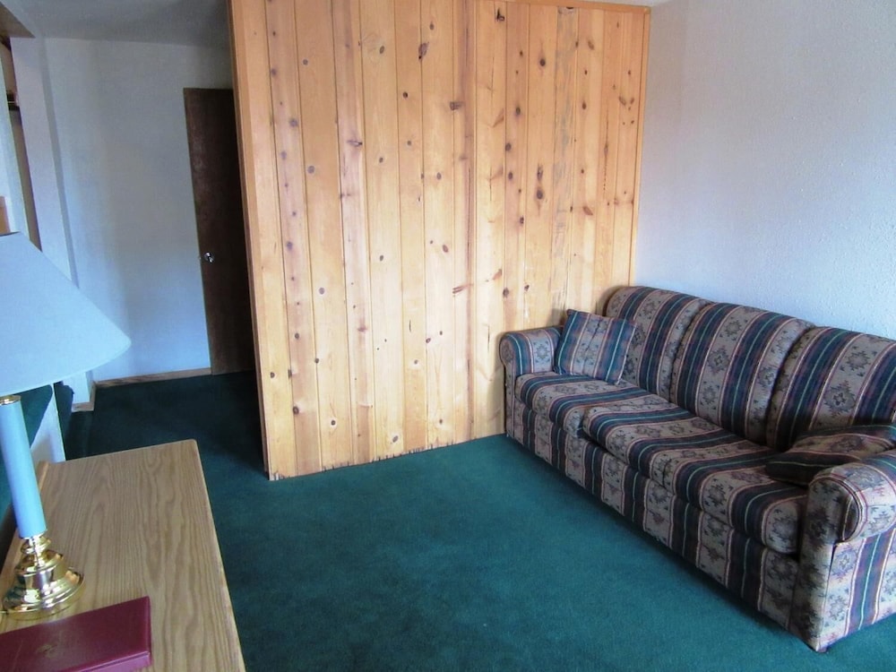 Traveler Apos S Lodge 40/47