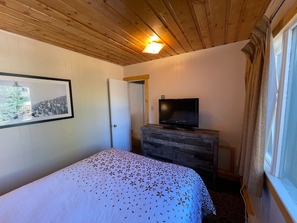 Estes Mountain Inn 6/70
