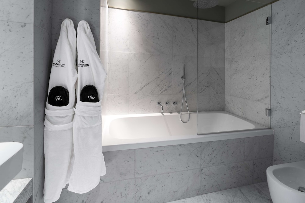 Radisson Collection Hotel, Roma Antica 50/50