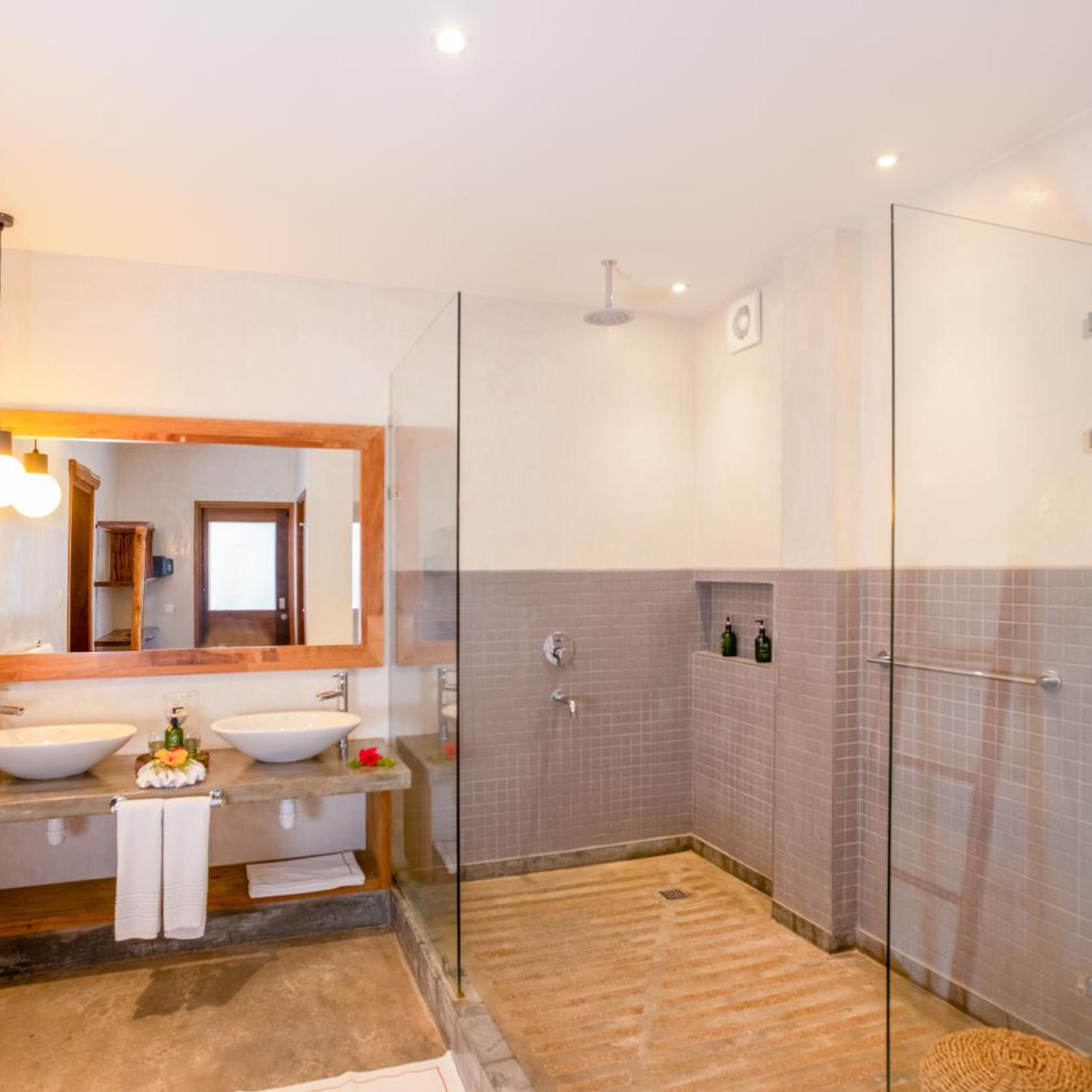 Les Lauriers Eco Hotel 50/50