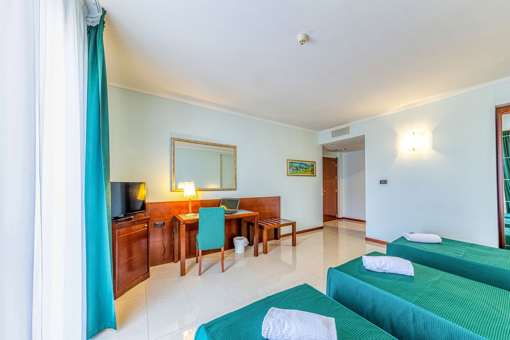 غرفة سوبيريور ثلاثية، Le Torri Hotel 3/6