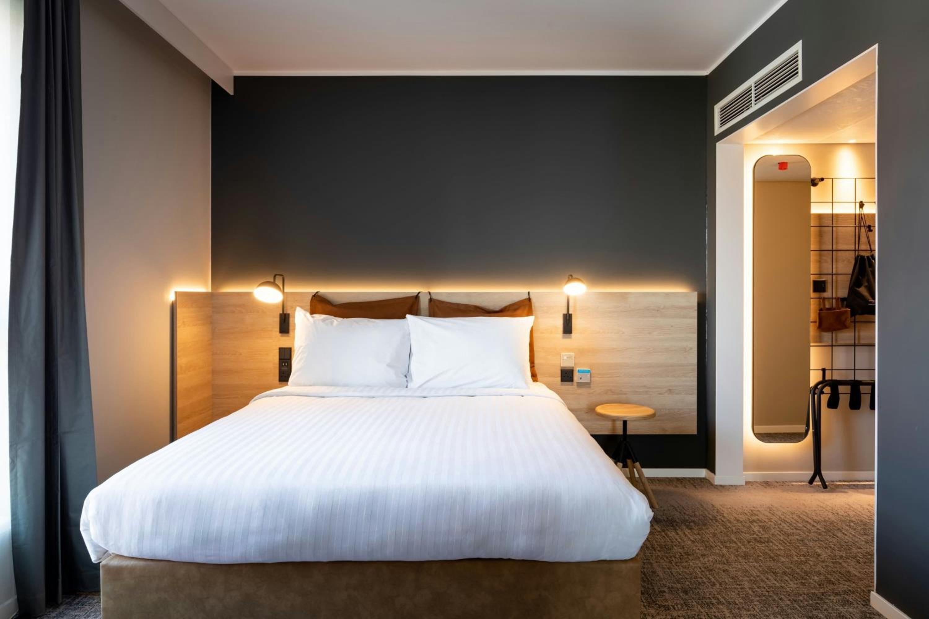 Moxy, Premium, Queen Bed، Moxy Plymouth 3/9
