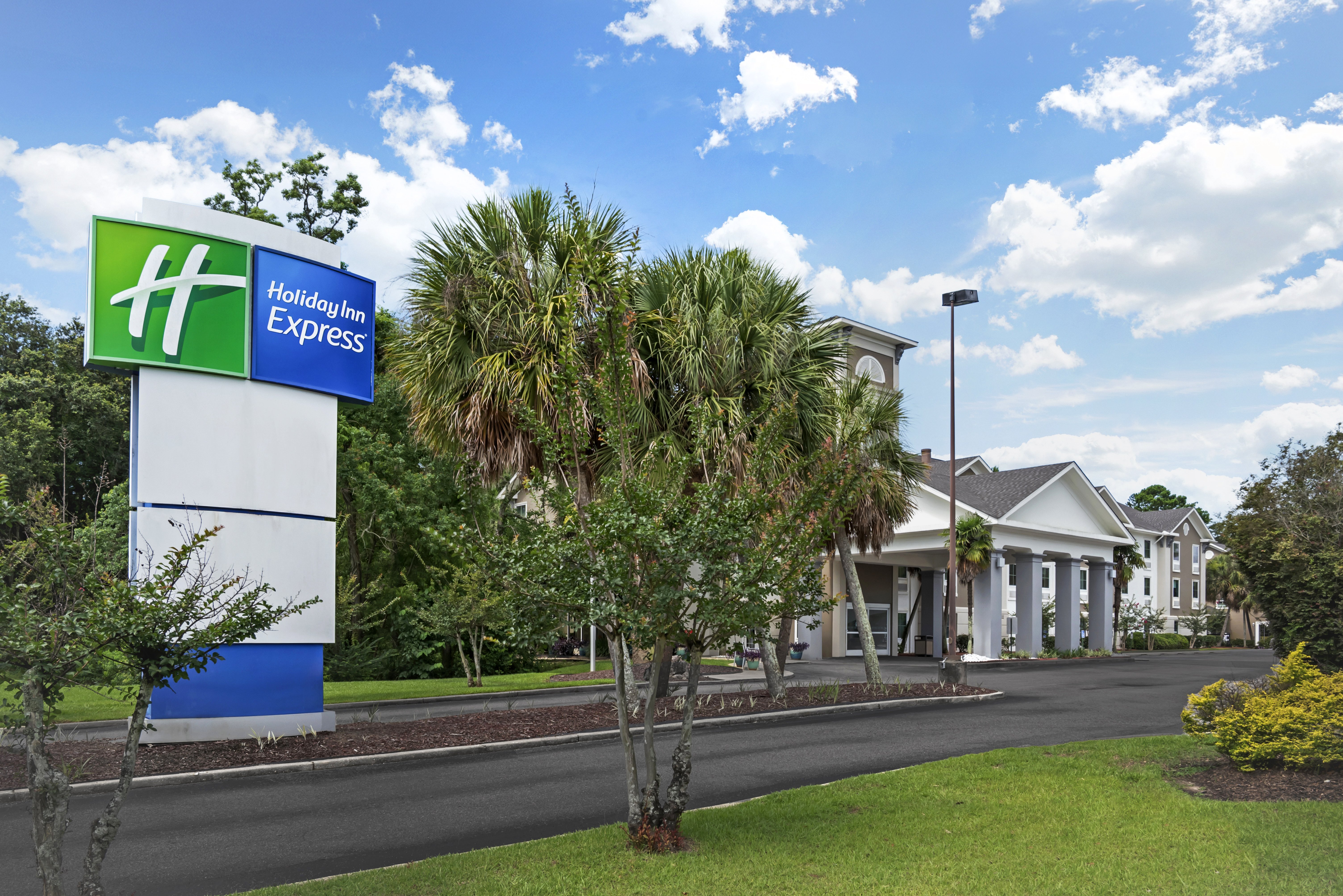 Holiday Inn Express Fairhope - Point Clear 2/72