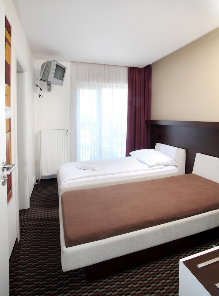 Rottal Hotel 12/39