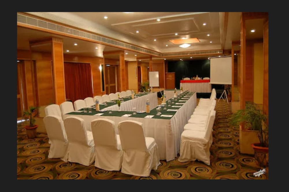 The Pride Hotel Nagpur 31/33