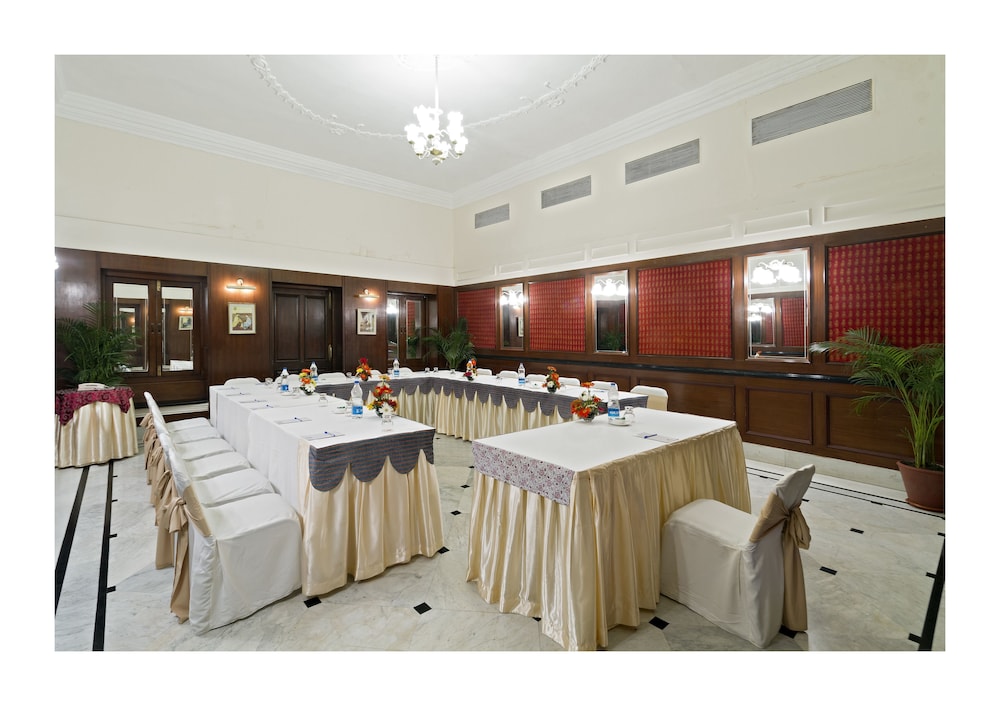 Jehan Numa Palace 35/56
