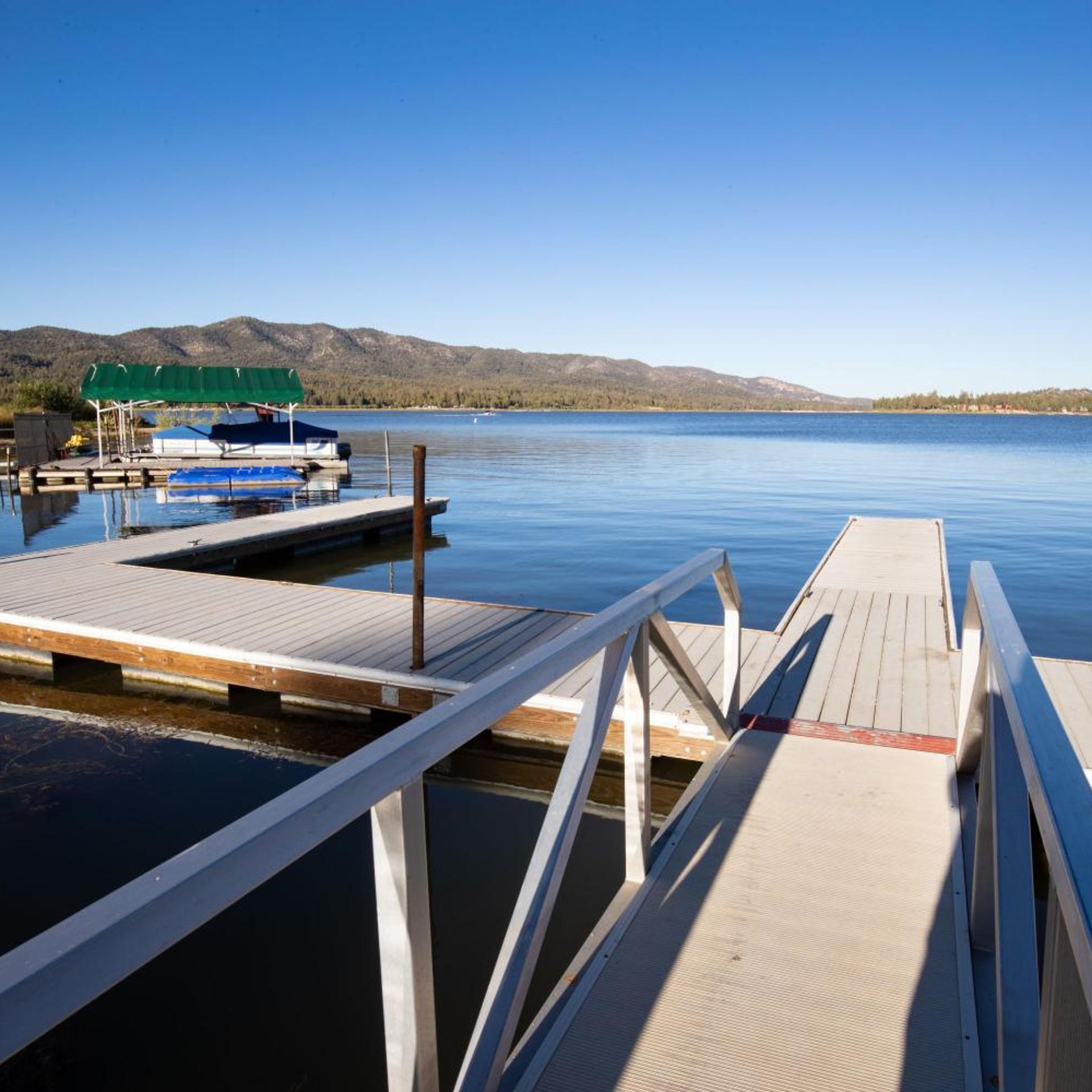 Lakefront Family Cabin by Big Bear Vacations 25/30