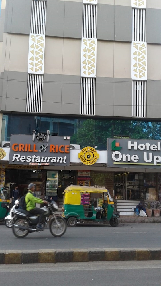 HOTEL ONE UP 6/69