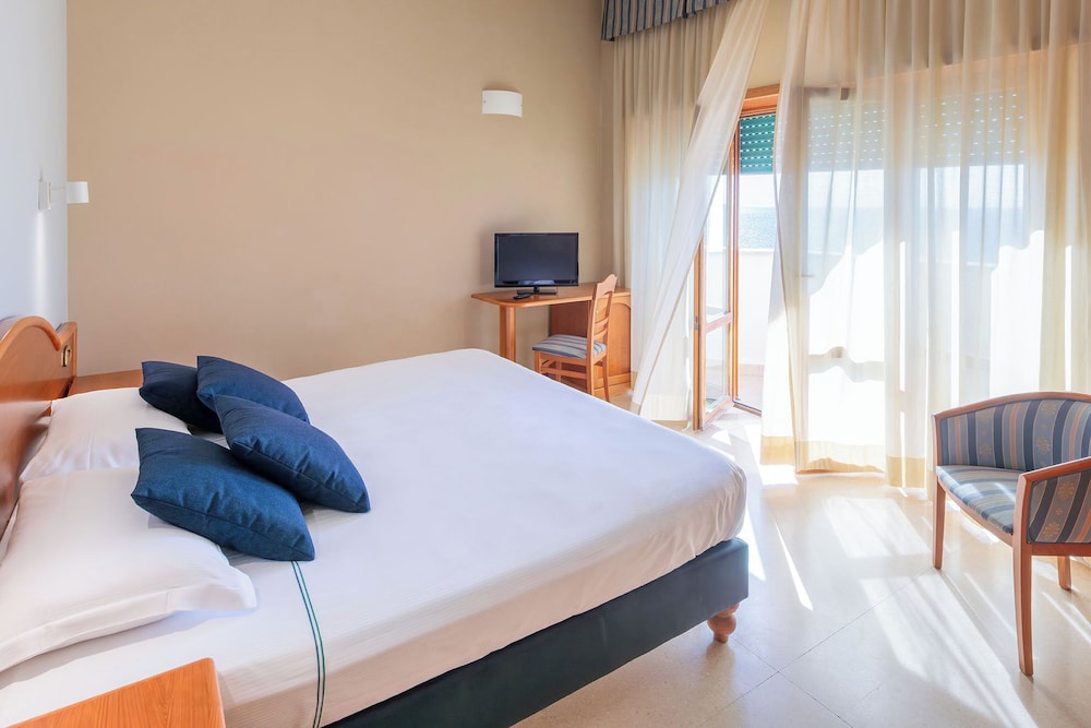 DELUXE, DOUBLE BED, SEA VIEW