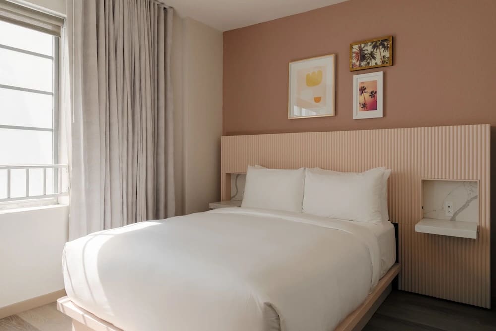 Room, Queen Bed