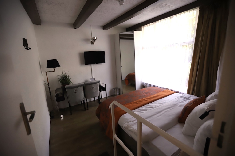 Hotel Jupiter 22/78