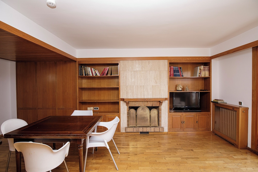 Hostal Mas 27/42