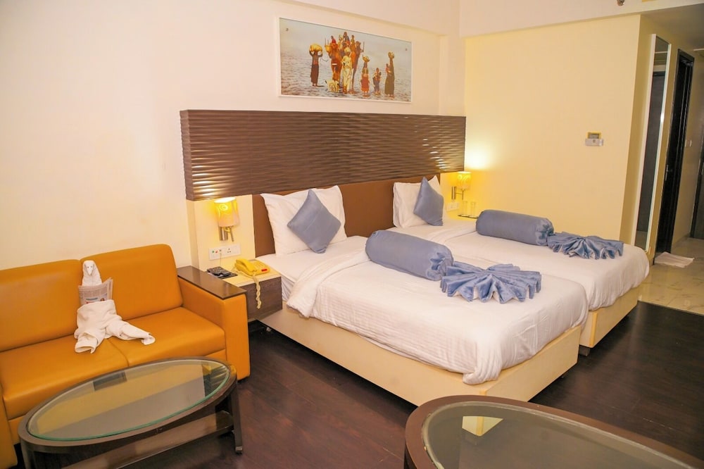 Ambar Sarovar Portico 26/48