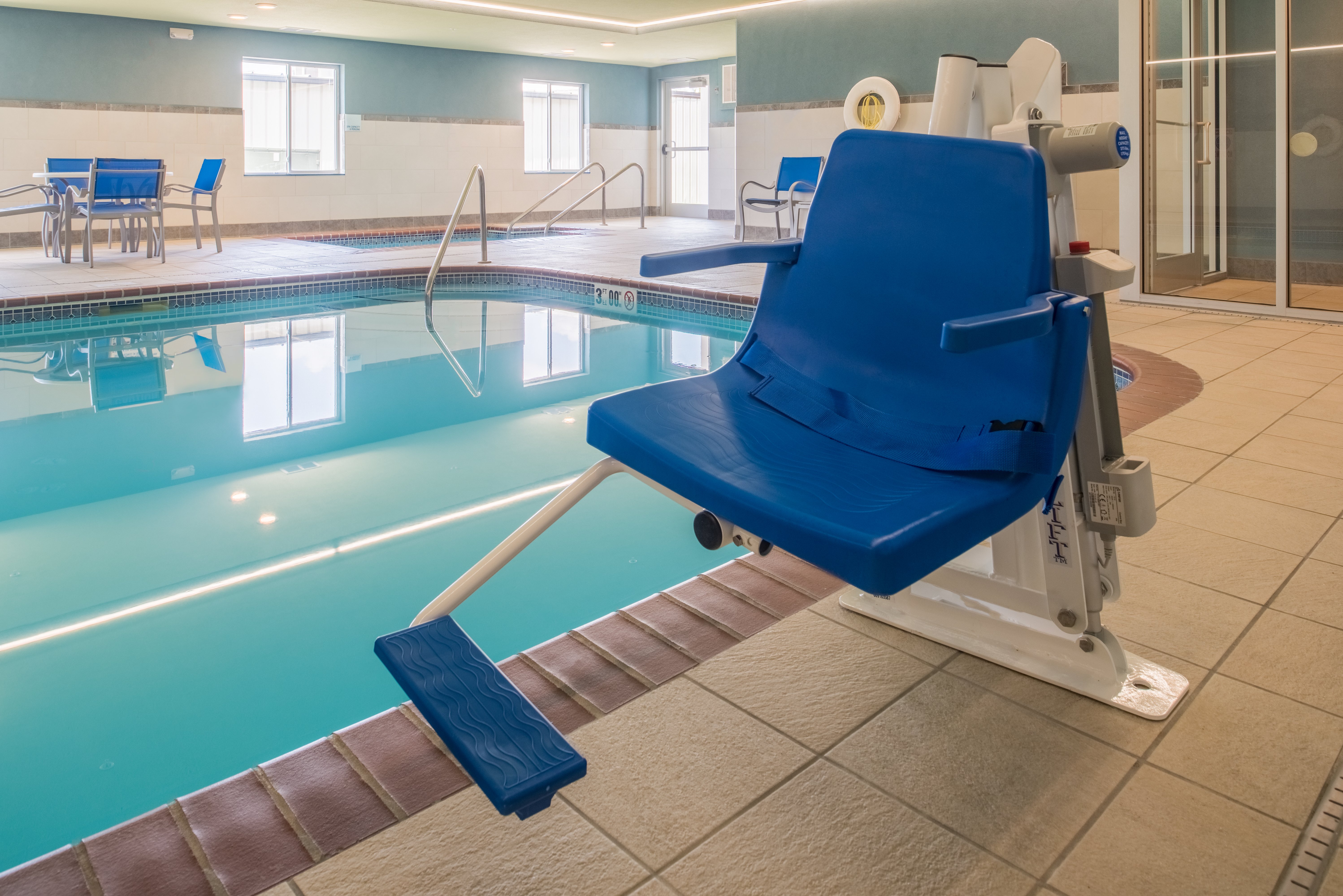 Holiday Inn Express Hotel Suites Burlington 19/39