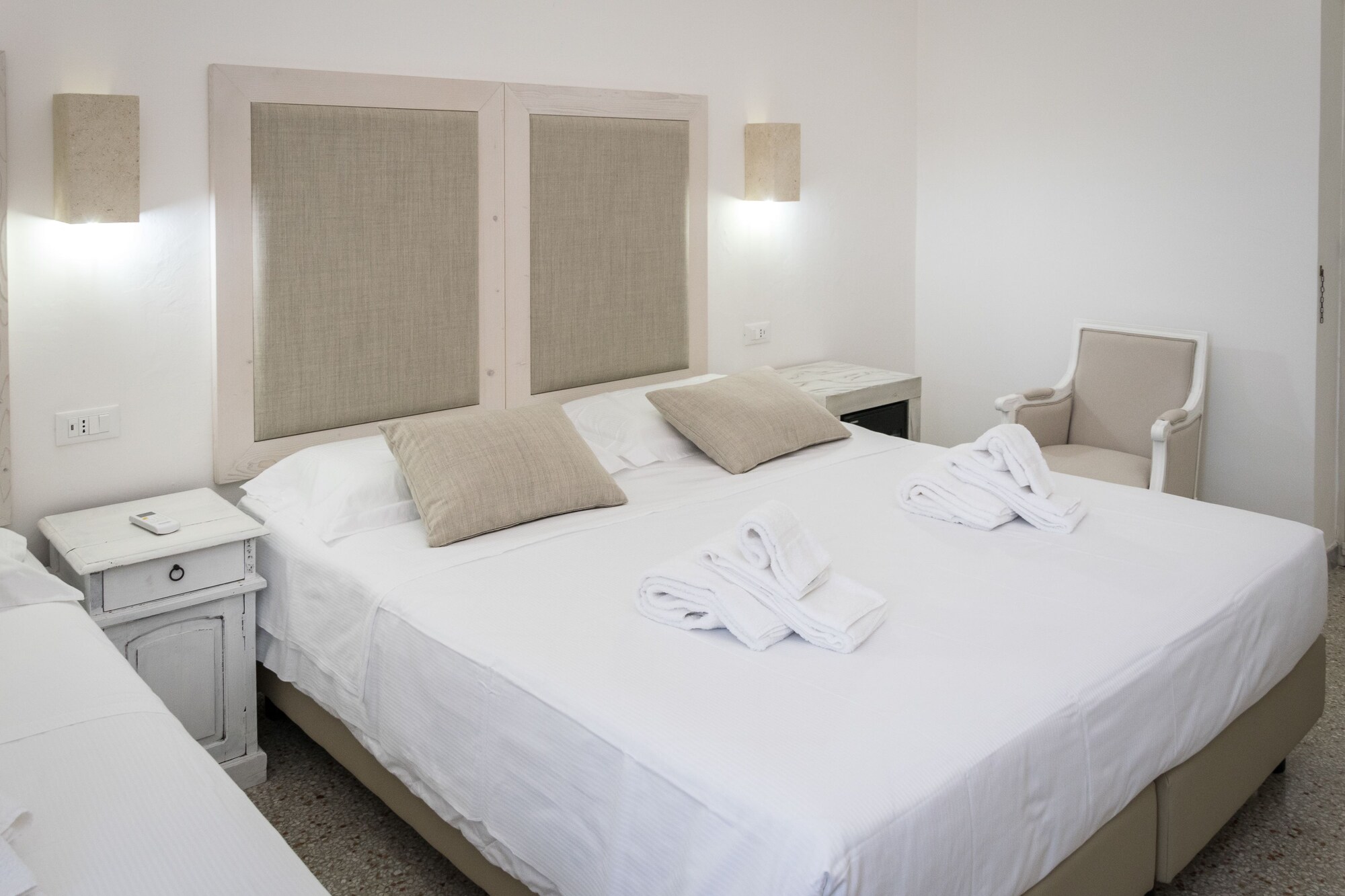 ROOM, TRIPLE