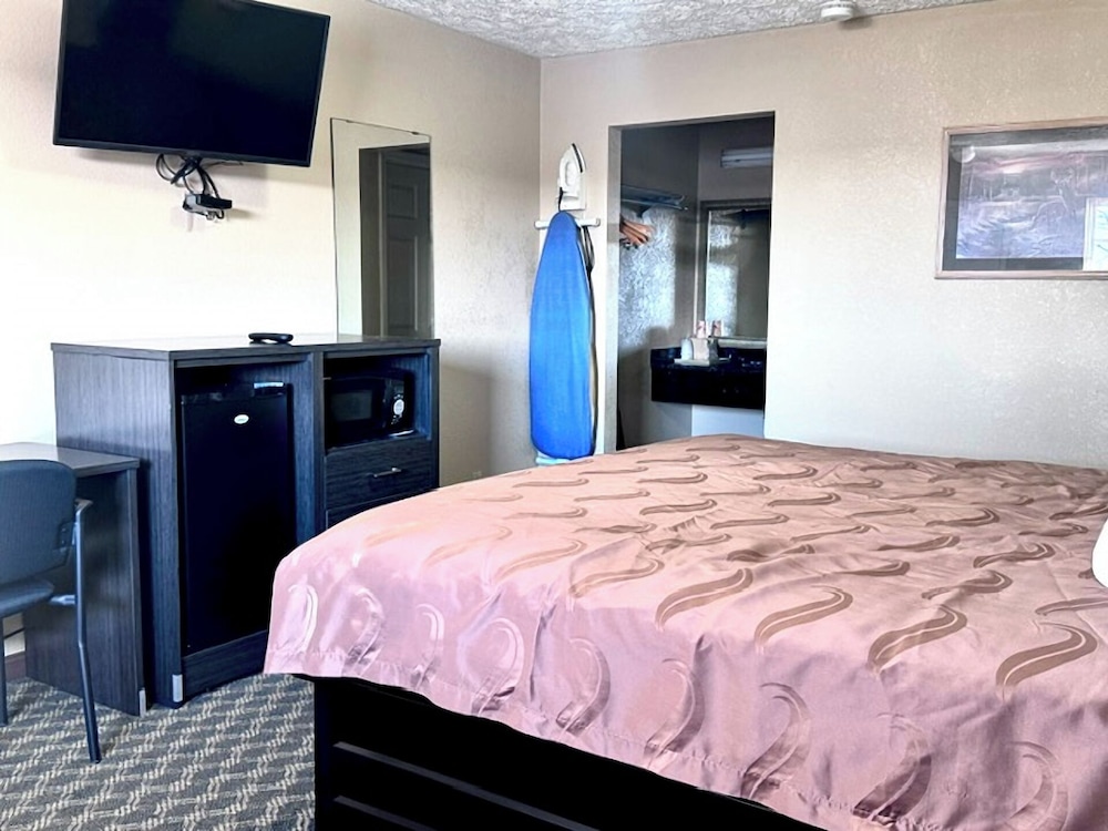 Deerfield Inn & Suites 3/8