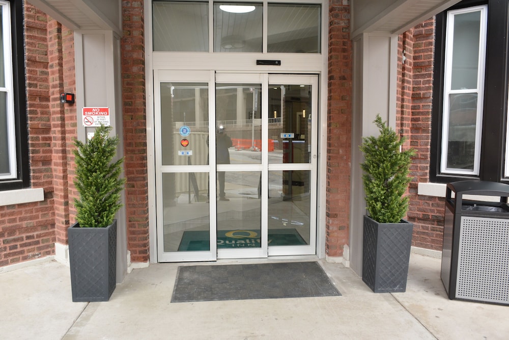 Quality Inn & Suites Kansas City Downtown thumb 4
