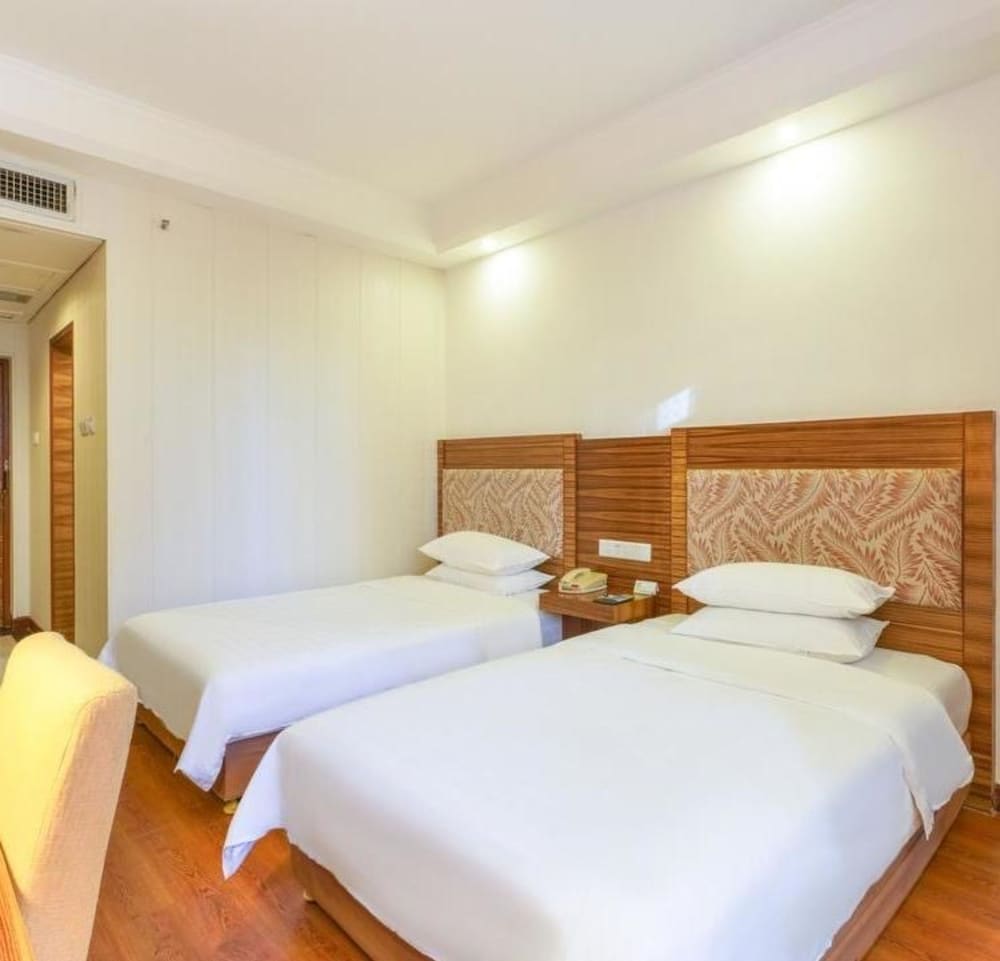 Huaqiao 24/50