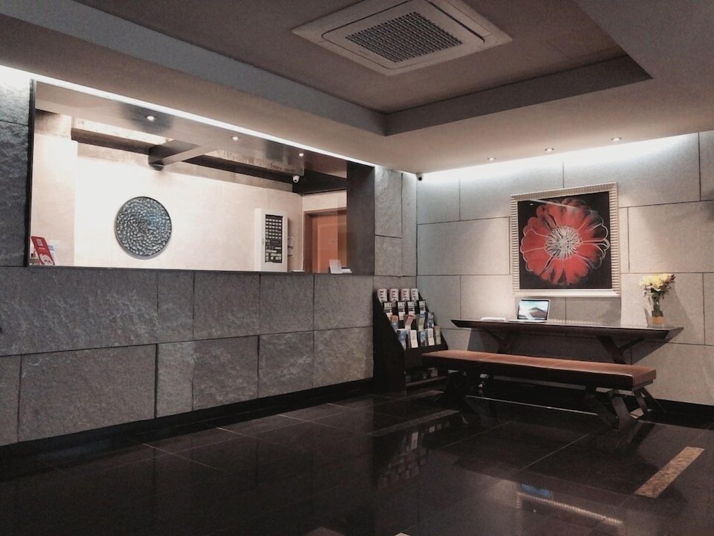 TARA HOTEL 24/40