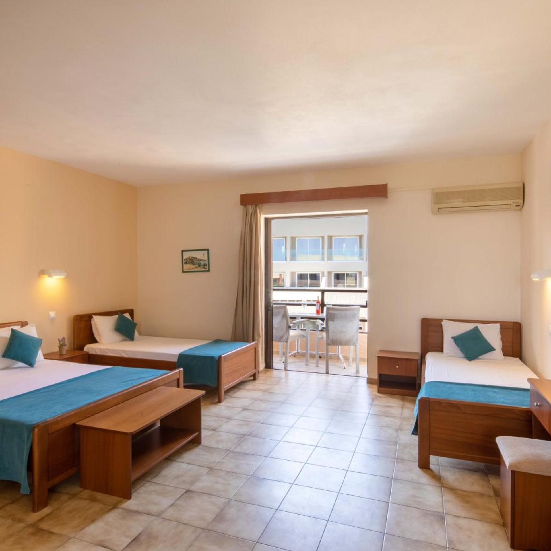 Rossis Beach Hotel 30/58