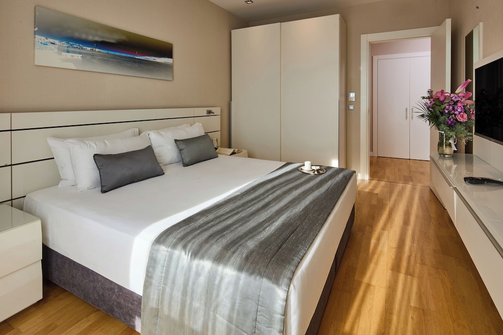 1 BEDROOM, PREMIER