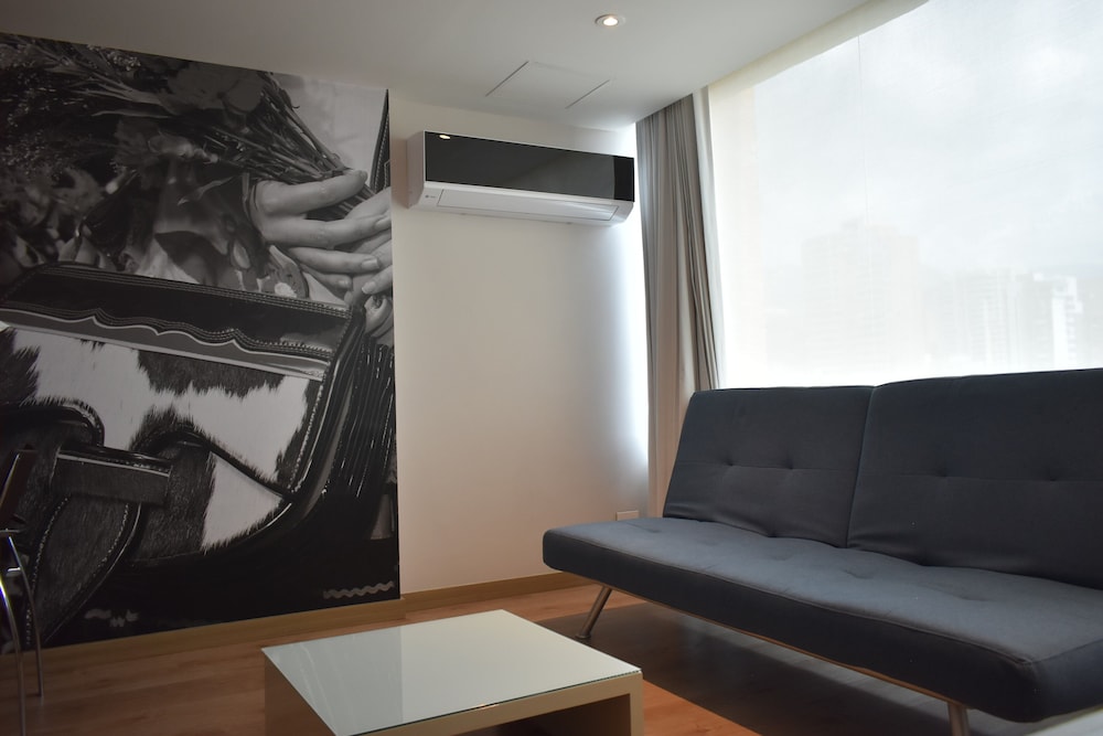 HOLIDAY INN EXPRESS MEDELLIN 24/65